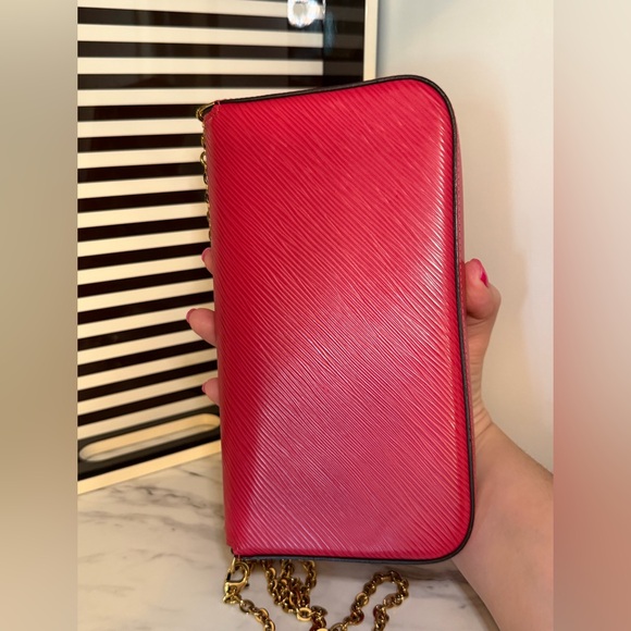 Louis Vuitton Limited Edition Felicie Pochette in Hot Pink Epi leather - Picture 13 of 17